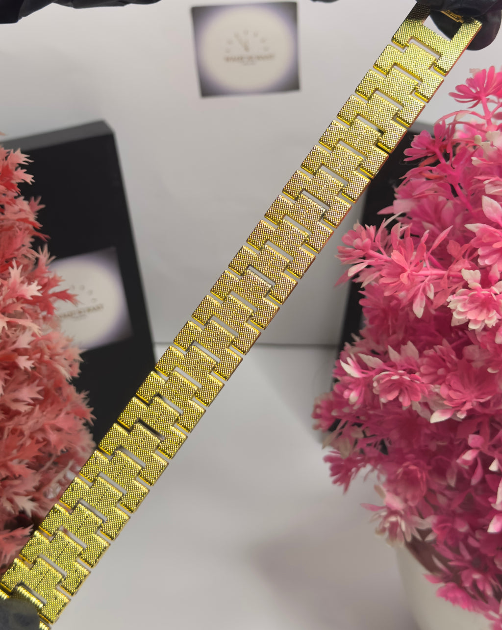 Luxury Fully Iced-Out Gold Bracelet – Men’s & Women’s Hip-Hop Cuban Link Style