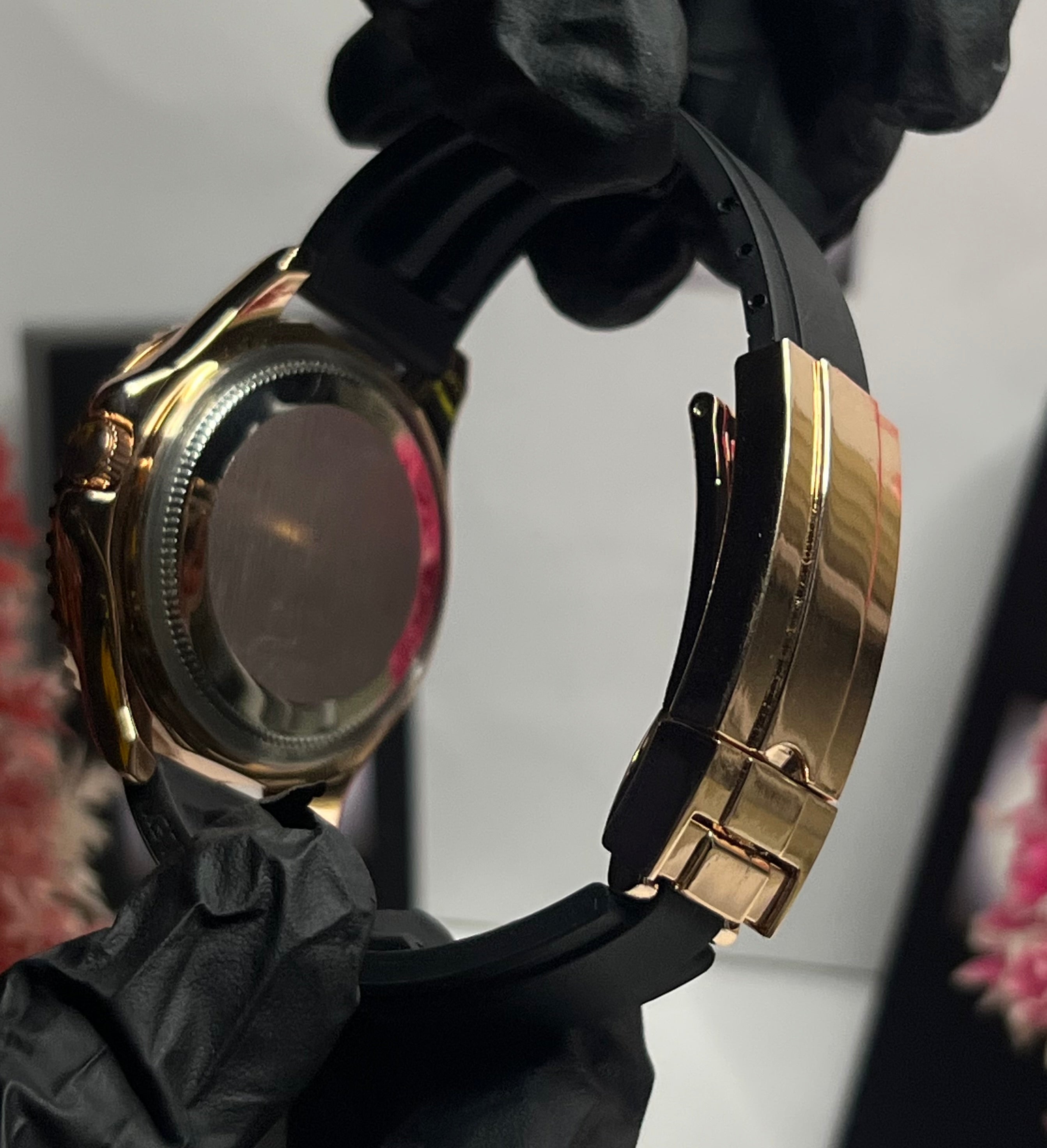 Rolex Strap Rose Gold With Black Rotating Dial With Master Lock