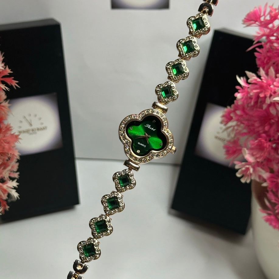 Emerald Clover Luxury Women’s Bracelet Watch – Crystal-Stone Gold Timepiece