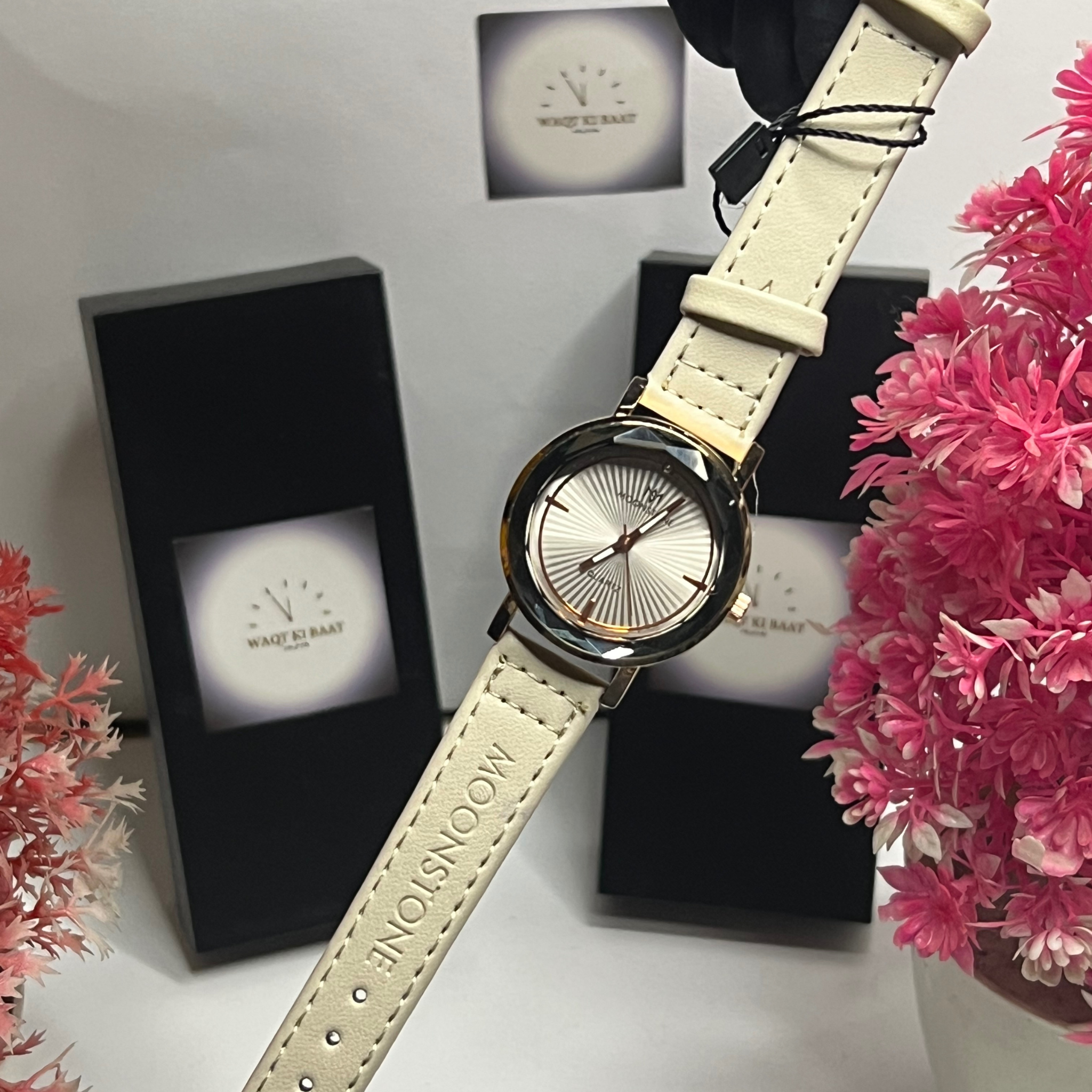 Moonstone Elegant Women’s Leather Strap Watch – Minimalist Luxury Design